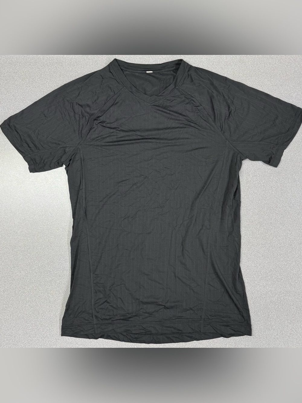 Lululemon Men's Charcoal Grey Performance V-Neck Shirt Running Gymwear Athletic